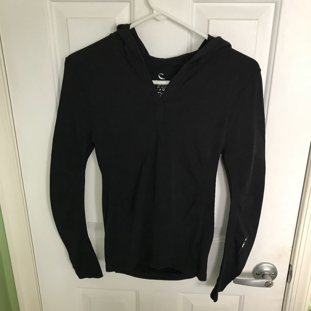 Black stretchy workout pullover with a hood